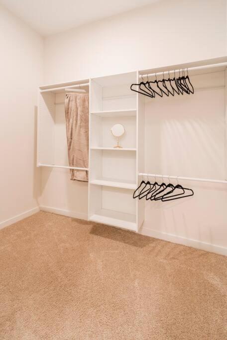 Charming Cozy Apartment With Wi-Fi & Free Parking Charlotte Exterior foto